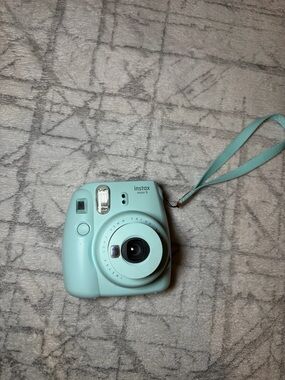 Fujifilm Instax Mini 9 Instant Camera - Mint